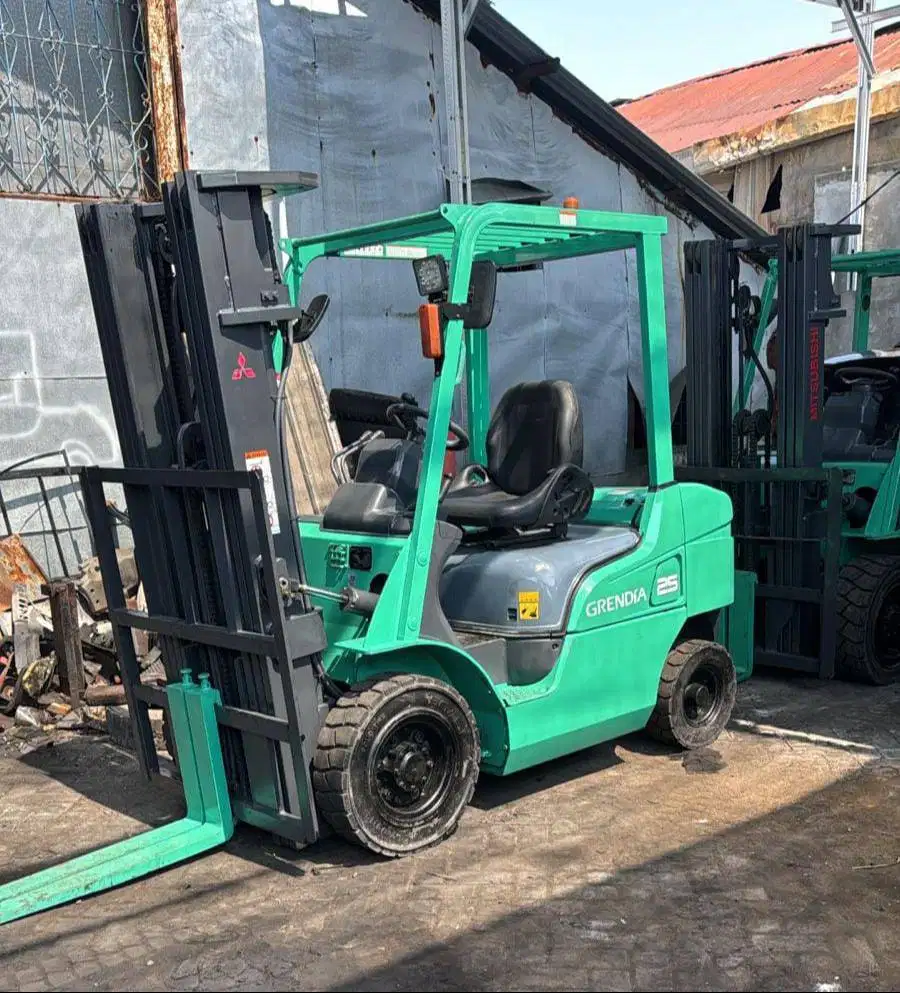 MITSUBISHI GRENDIA 2.5 TON MASTT TRILIFT TAHUN MUDA