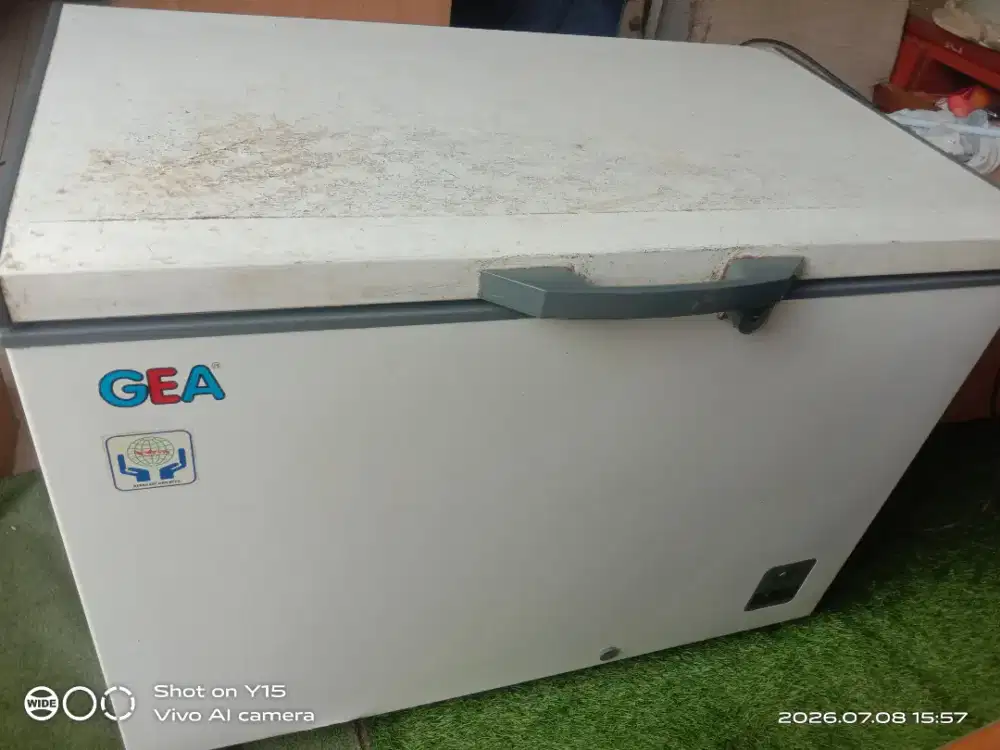 Jual cepat frezer mrek gea ukuran 330liter normal