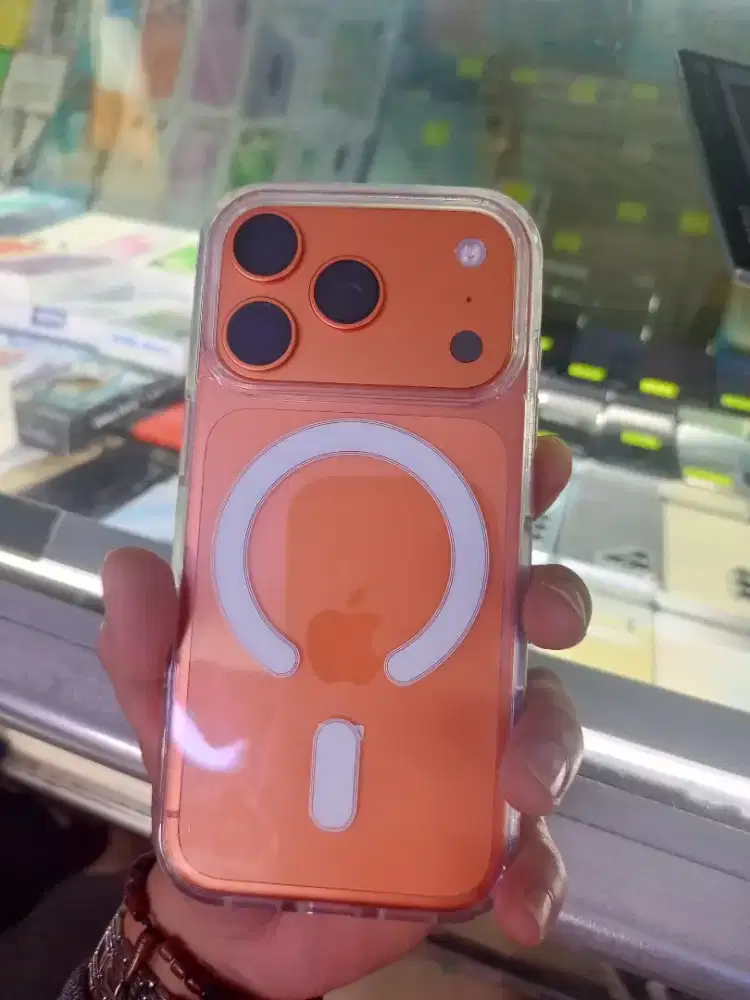iPhone 17 pro orange