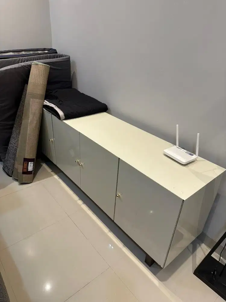 Credenza Putih TV