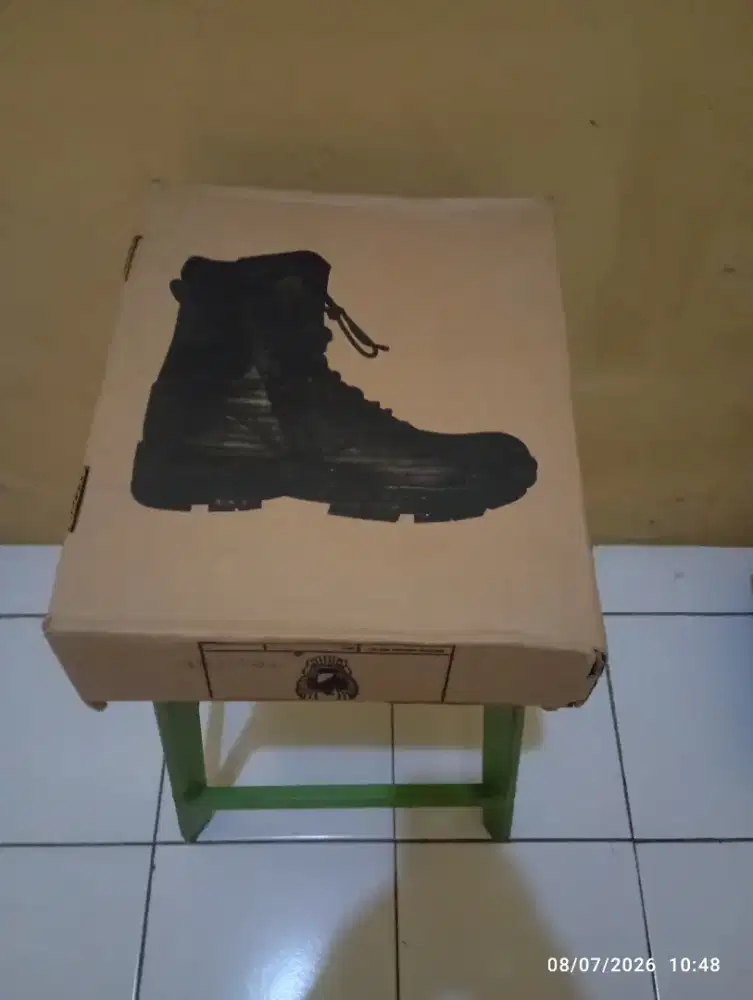 Sepatu pdl size empat satu