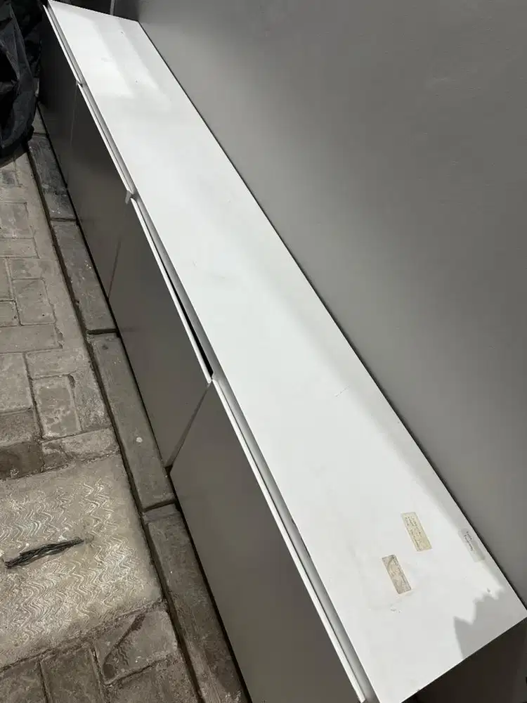 Credenza Lantai 2 TV Putih