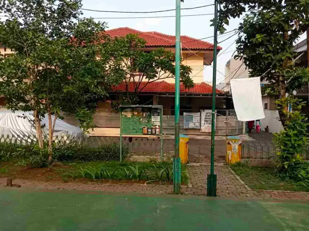 Rumah Hadap Lapangan LT 150 M² di Pondok Kelapa