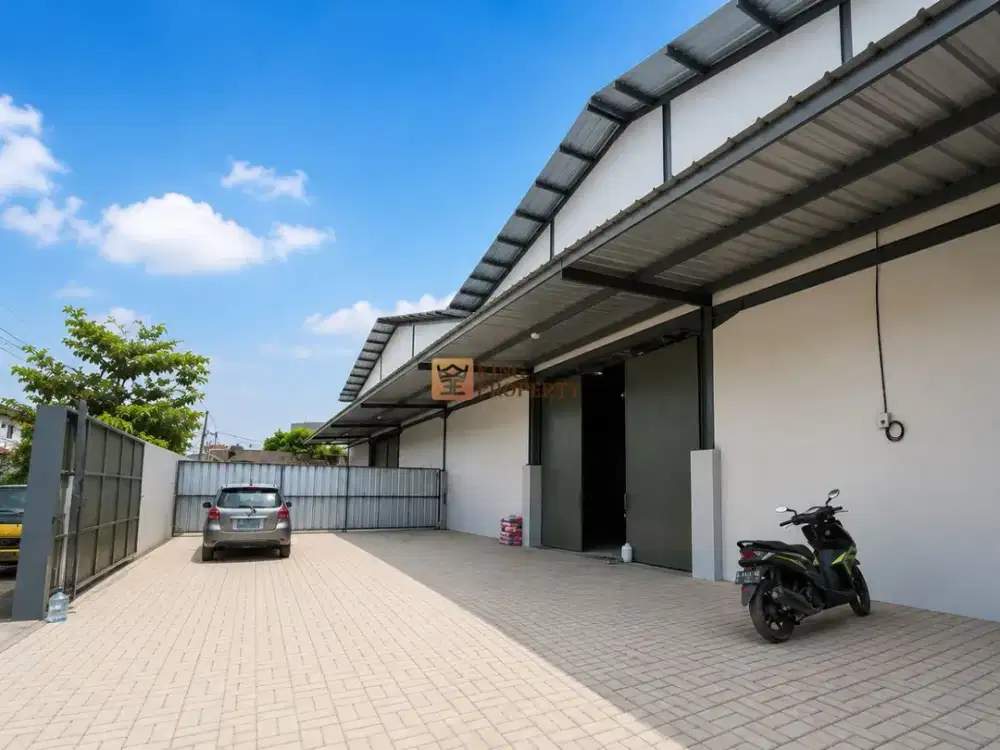 (Minimal sewa 2th)Gudang Baru Siap Pakai Strategis Cocok utk Distributor dan Logistik bisa parkir kendaraan operasional &bongkar muat Disewakan Gudang