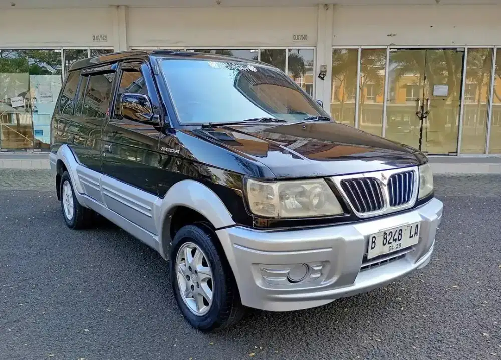 Mitsubishi kuda grandia istimewa