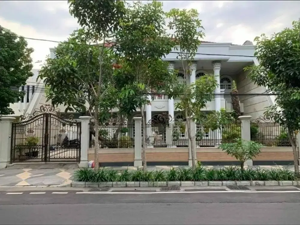 Rumah Raya Dharmahusada  STRATEGIS SIAP HUNI  NOL JALAN RAYA  CARPORT 2, GARASI 3