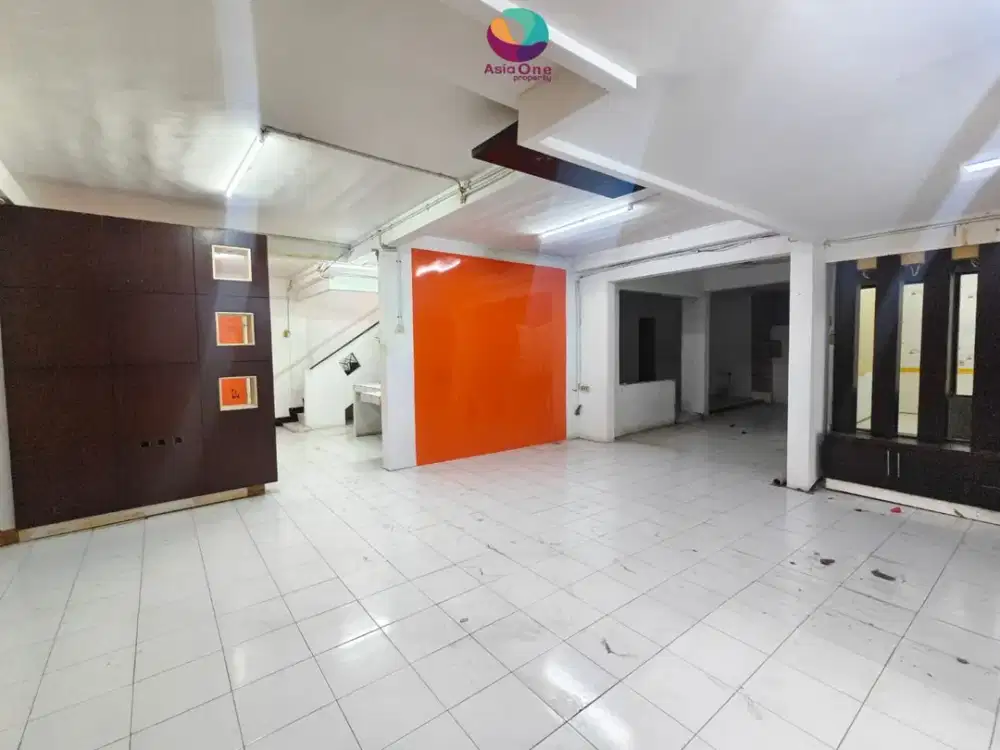 Rumah Sunter Paradise Parkir Luas Hadap Taman Jakarta Utara