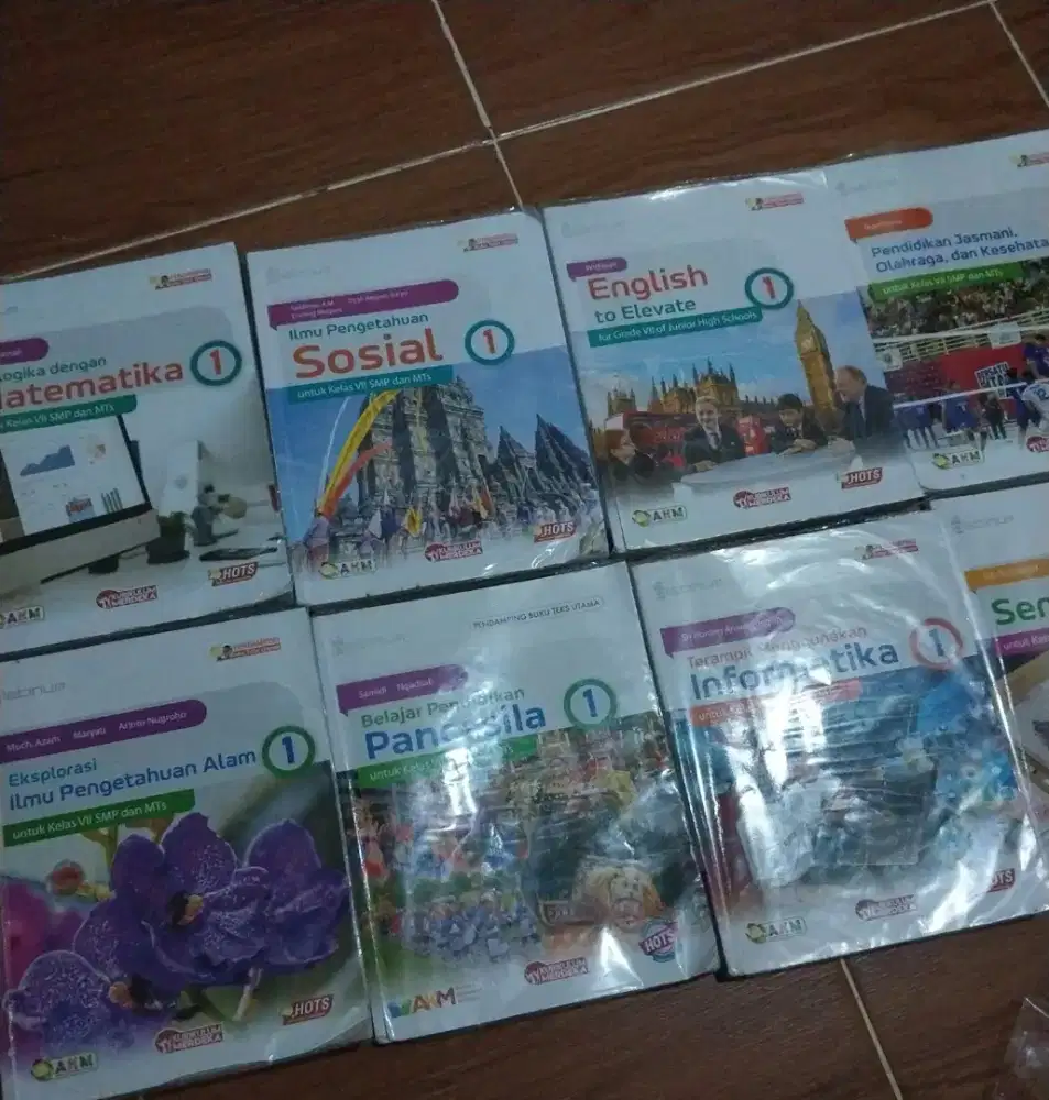 Dijual buku bekas kelas 7 (1 SMP)