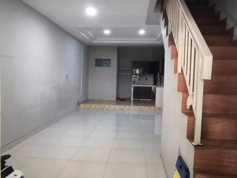 Dijual Rumah 2 Lantai Full Renovasi di Permata Palem Kalideres JakBar Dekat Bandara