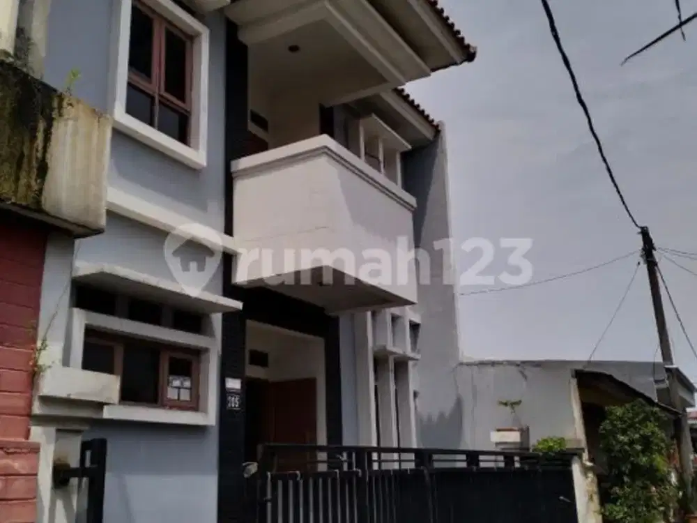 Rumah 2 Lantai Perumnas Depok 1 Dekat Stasiun Depok Baru