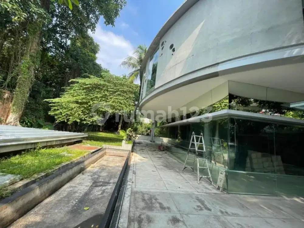 Ruang Usaha / Kantor Aktif di Kemang Luas 1.696M² di Bawah NJOP