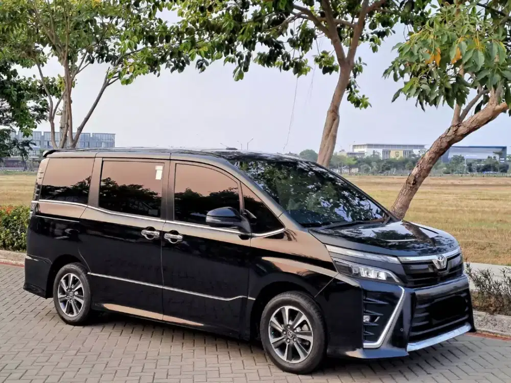 Toyota Voxy 2.0 at 2020 2021