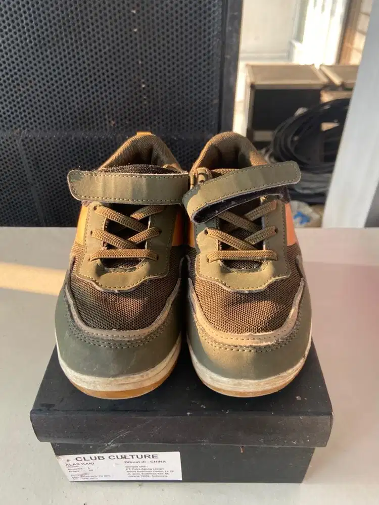 Dijual sepatu army uk 32.