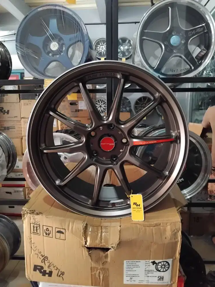 Velg work emotion zr10 r18 5x114 lbr8 et40