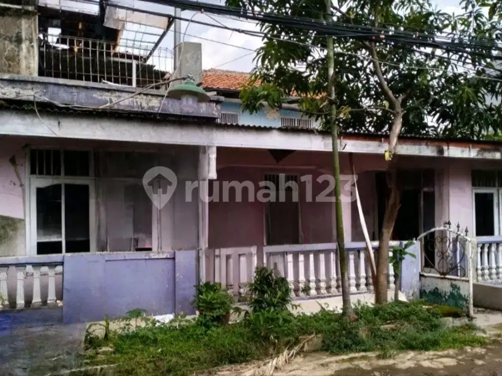 Rumah Siap Renov Strategis Pinggir Jalan Dekat Stasiun Depok Baru