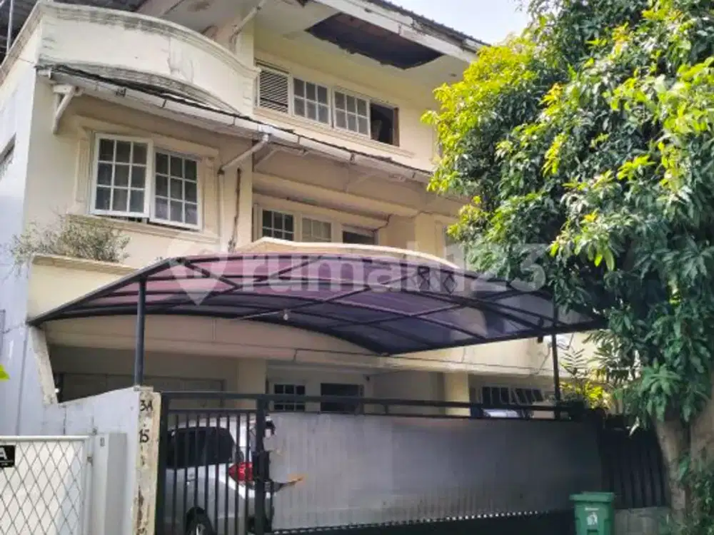 Rumah 2 Lantai Furnished Lokasi strategis Dekat Mall Cinere