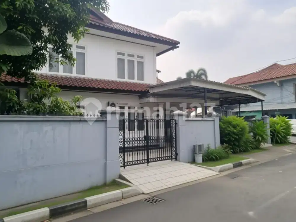Rumah Huk Fully Furnished di Mampang Prapatan Jakarta Selatan