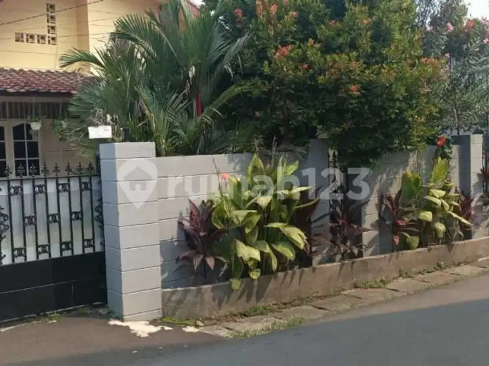 Tanah Dan Bangunan di Tanah Baru Beji Dekat Gerbang Tol Desari