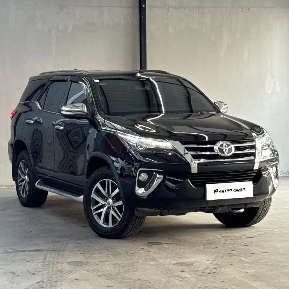 FORTUNER VRZ 2017 / 2016 Matic Bagus murah Kredit Bekas Surabaya Tgn1