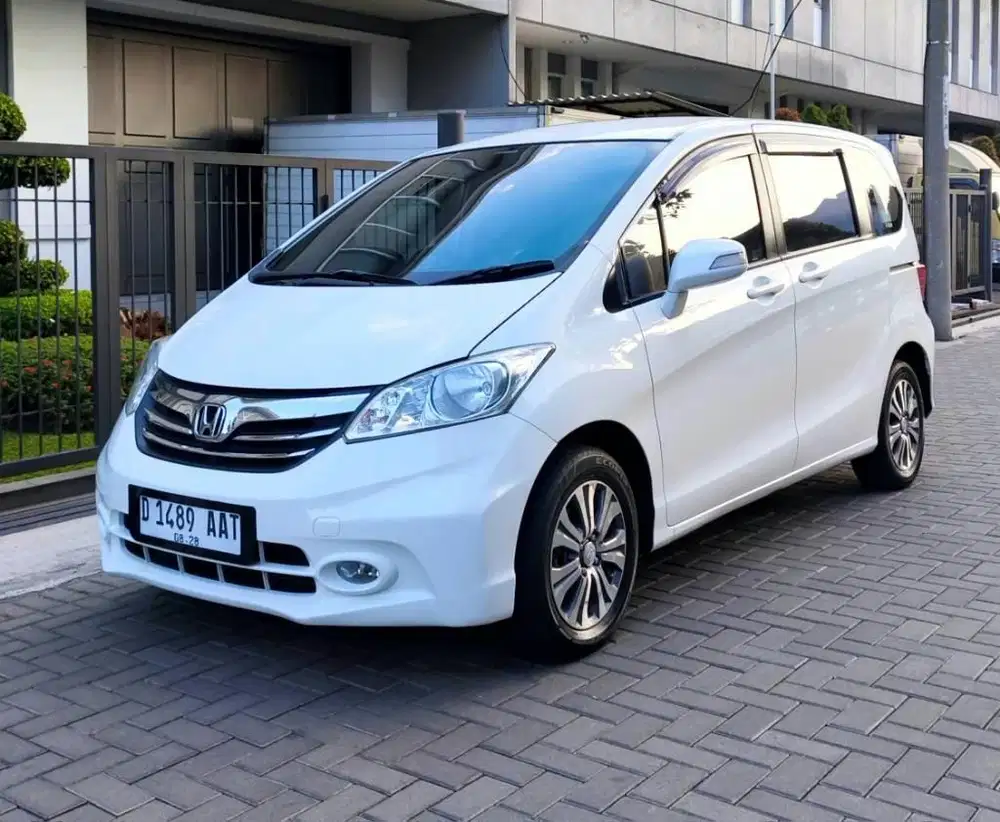 Honda FREED PSD 1.5 AT 2013 KM 121rb AC DOUBLE & DIGITAL BANDUNG