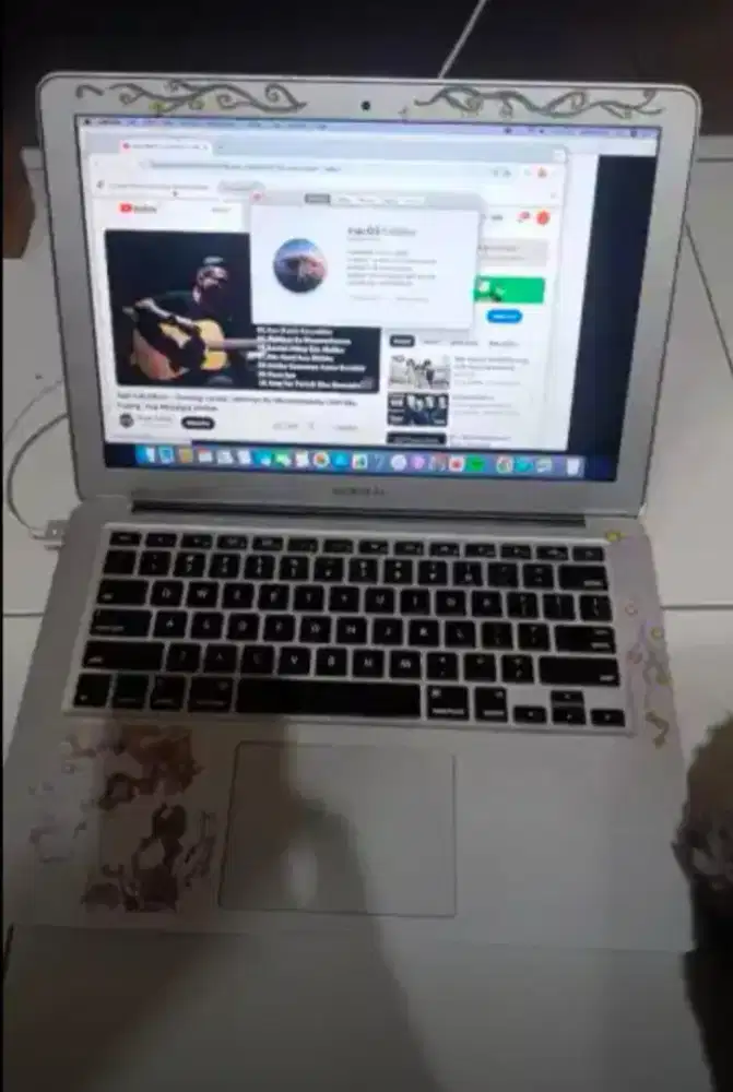 Macbook air 2017 13 inch
Core i5
Ram 8/128