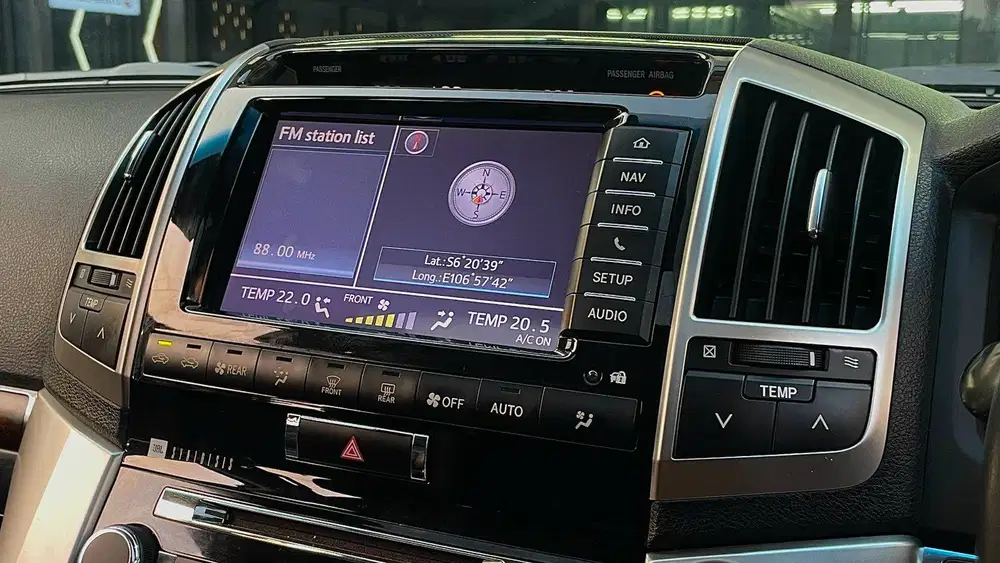 Toyota Landcruiser 4.5 VX Diesel UK FULLSPEC Black On Black NIK 2012