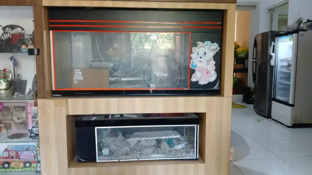 Aquarium besar dan kecil