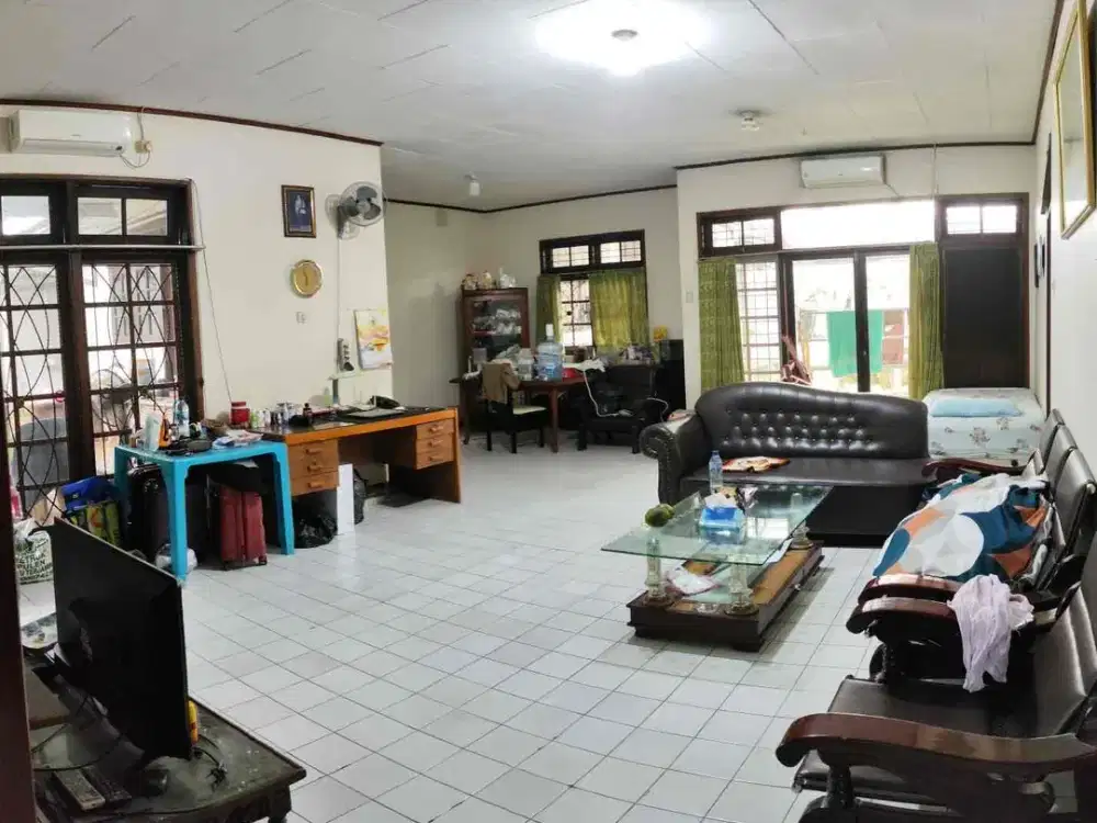 Dijual Rumah Luas 880 m2 di Margonda Depok