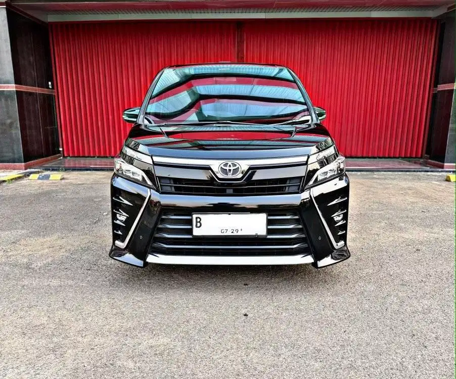 Toyota Voxy 2.0 AT 2019
