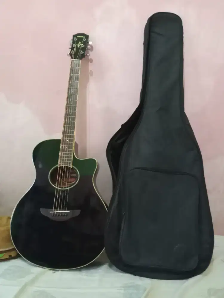 Yamaha APX600 Like New