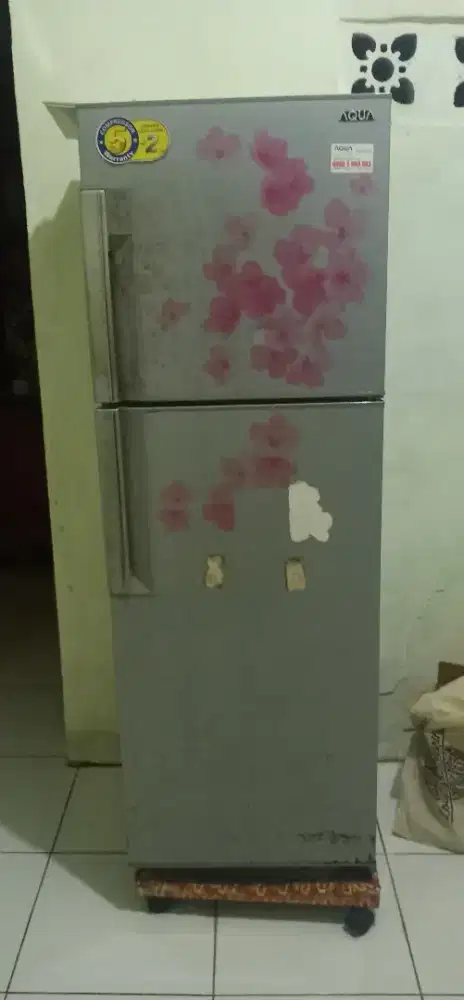 Kulkas 2 pintu merk aqua