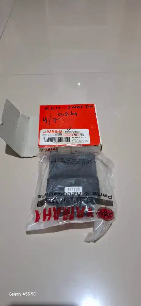 Eccu Xmax 300 original kondisi baru.