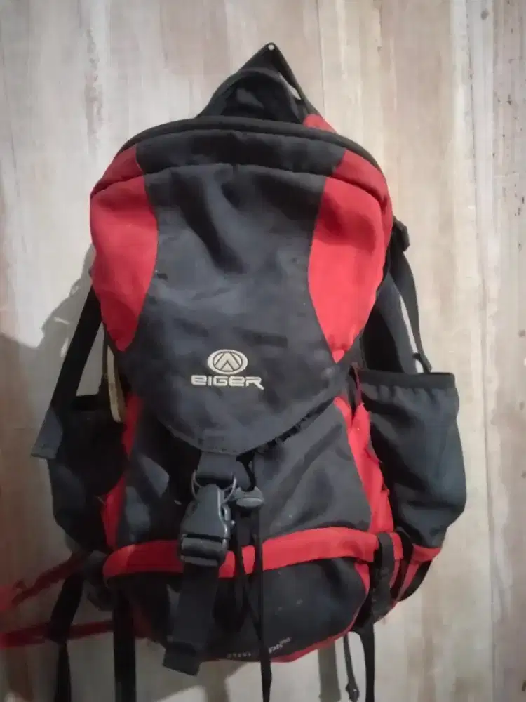 Jual tas Eiger asli warna merah