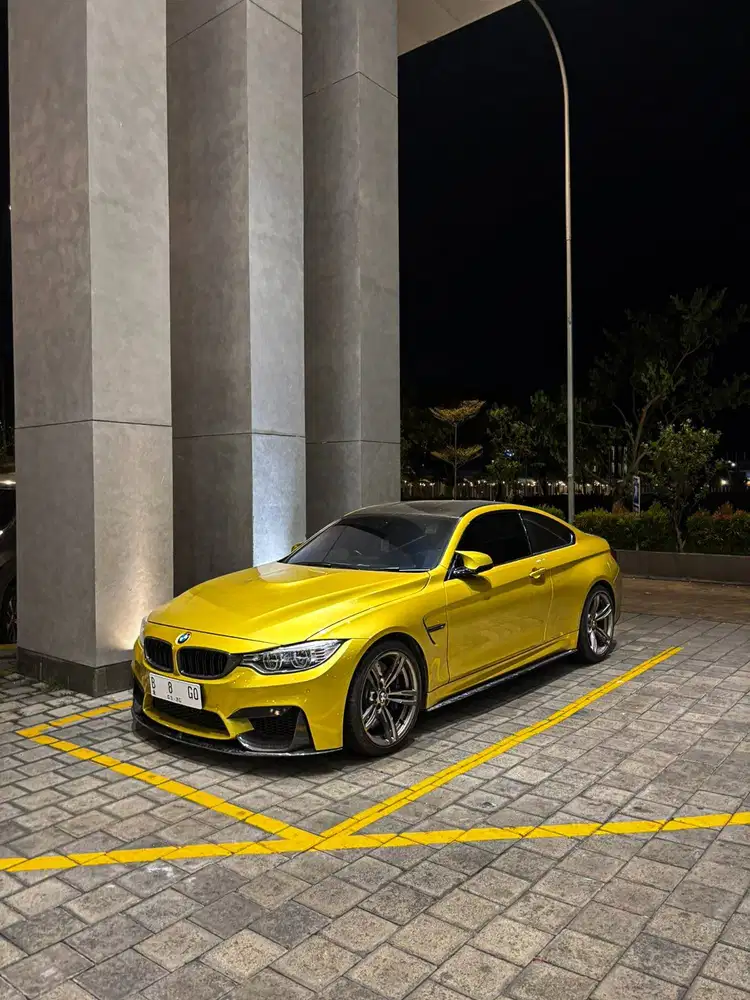 BMW M4 F82 COUPE 2015 Austin Yellow Kuning BU M4 S55 DCT 2014 / 2016