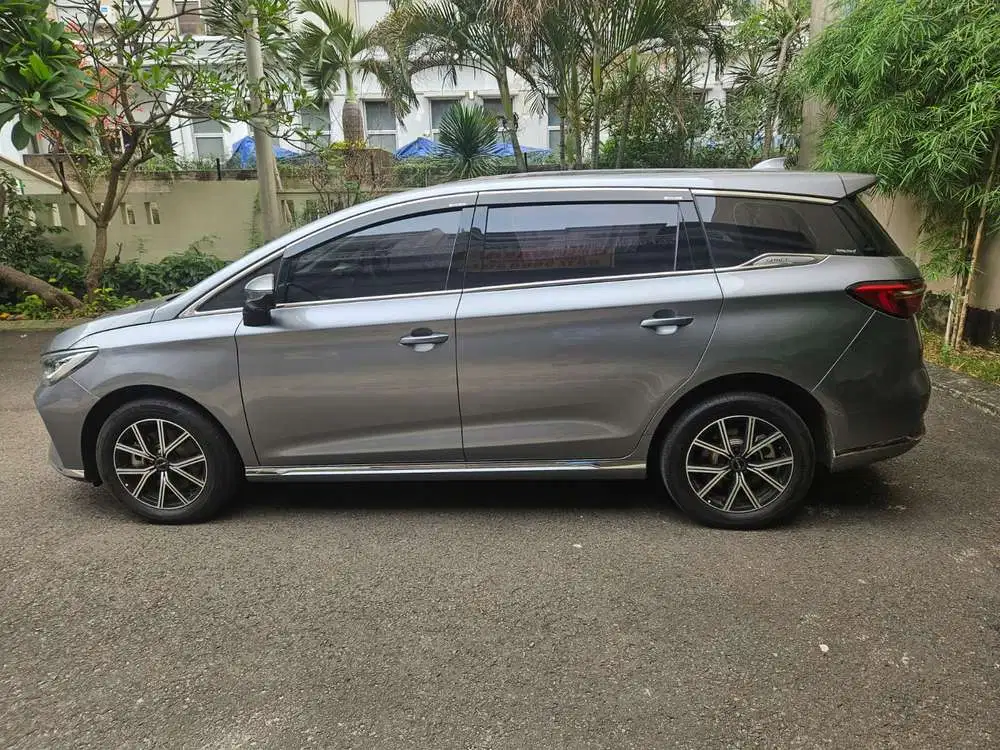 BYD M6 2025 Listrik