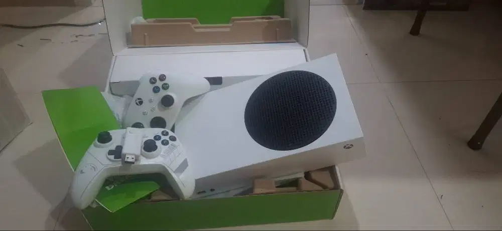 Xbox Series S - Gilded Hunter Bundle 512GB SSD-Bonus Extra Controller