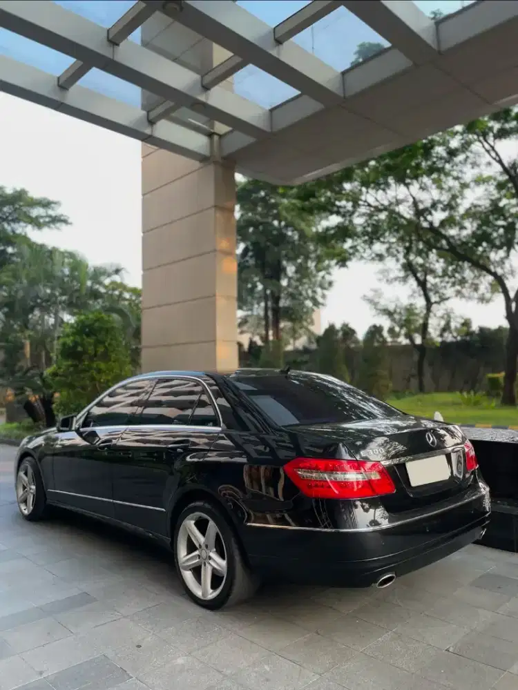 Mercedes Benz E300 W212 Elegance A/T 2011