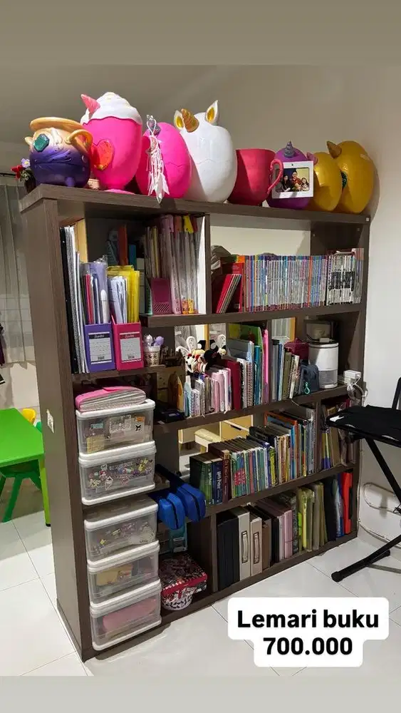 Lemari buku bahan
