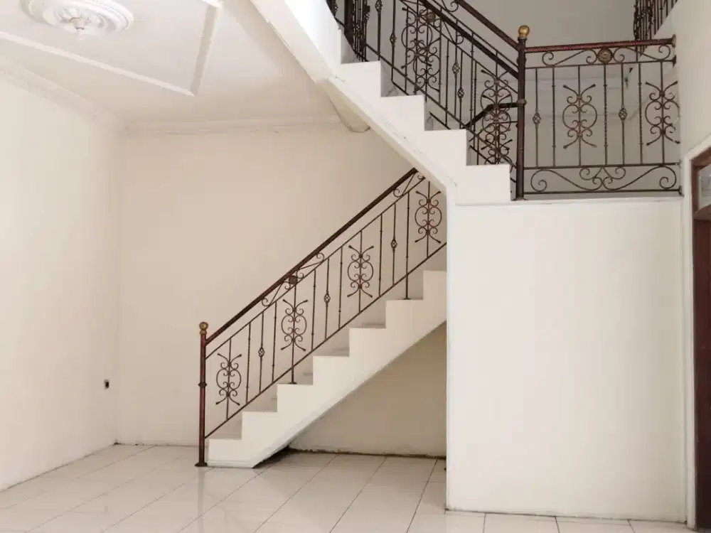 DISEWAKAN RUMAH KOKOH & TERAWAT COCOK UNTUK HUNIAN ATAU KANTOR DI TURANGGA BUAHBATU KOTA BANDUNG