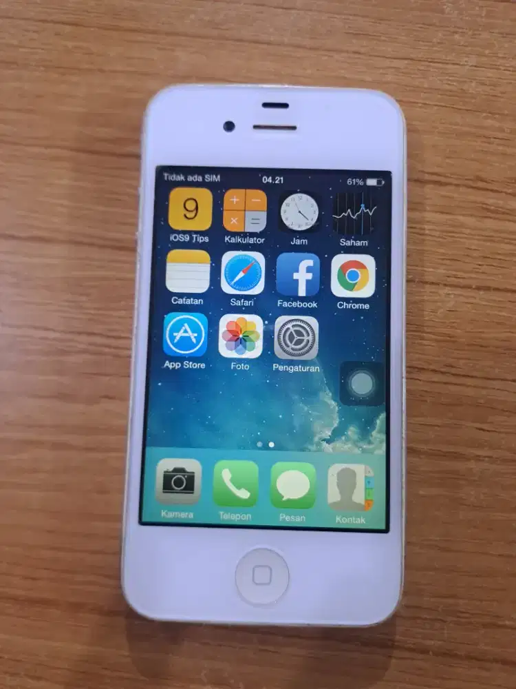 Iphone tipe 4s jual cepat  barang mulus  masih  bisa d pakai