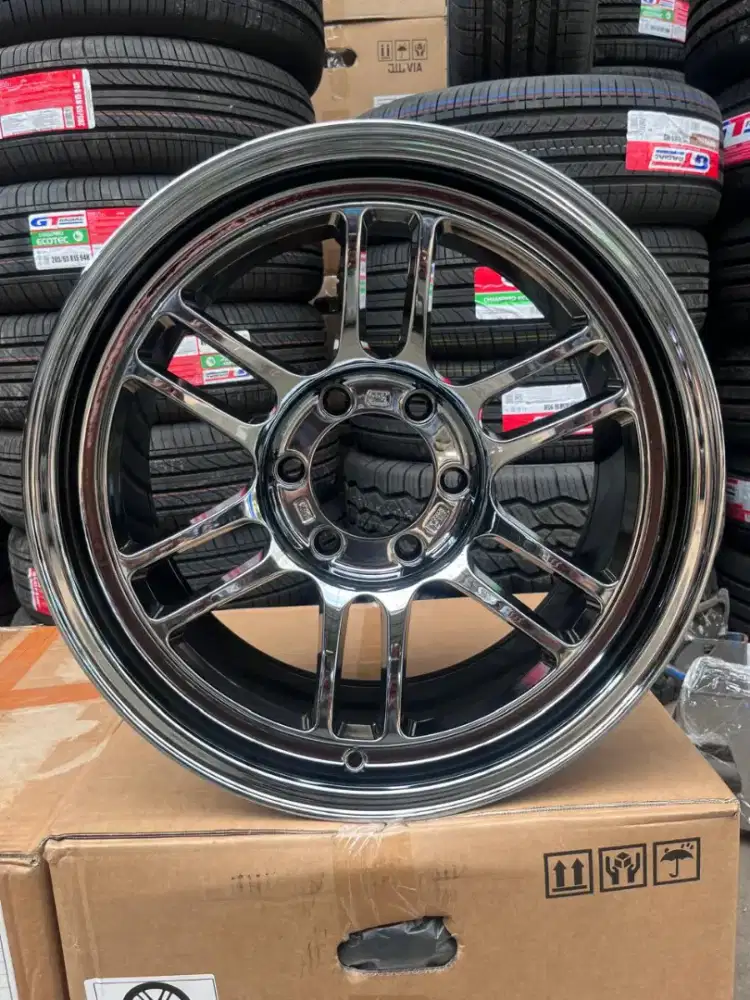 Enkei rpt1 ring 18 lebar 9 pcd 6x139,7 ET 0 black chrome. Fortuner