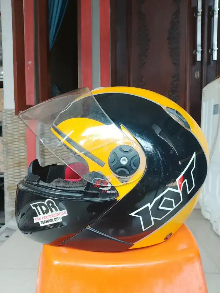 Jual helm KYT size M lecet pemakaian wajar. Siapa cepat dia dapat