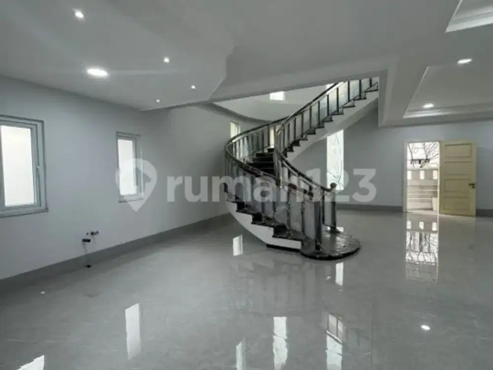 Dijual Rumah Mewah 2 Lantai di Puri Kembangan