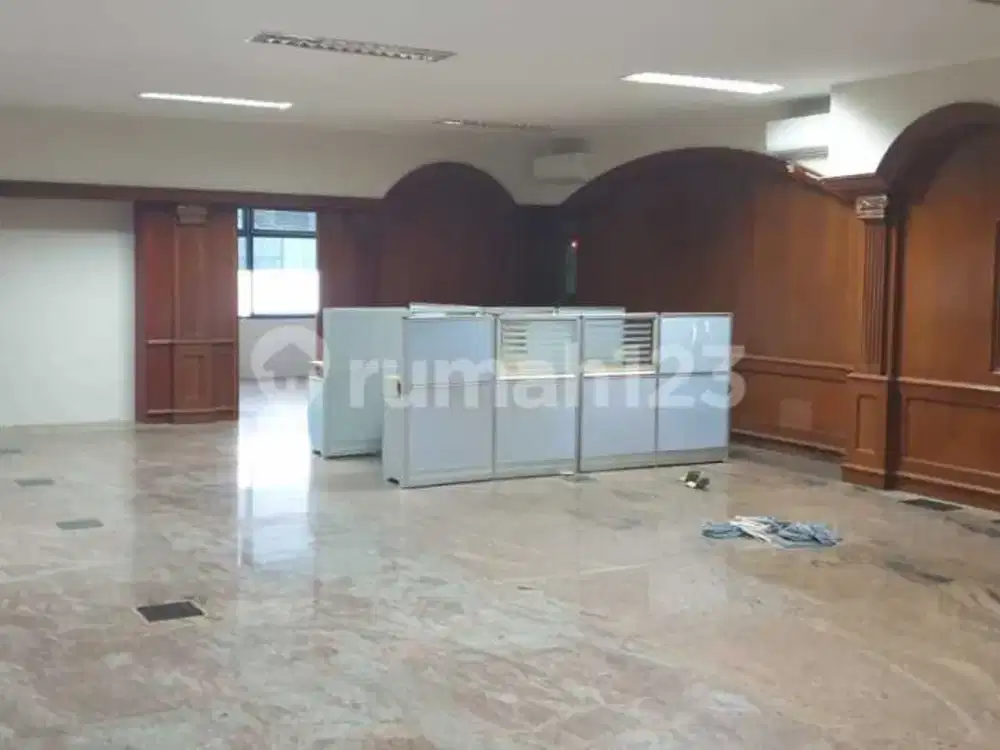 Dijual Gedung Perkantoran 3 Lantai di Tomang