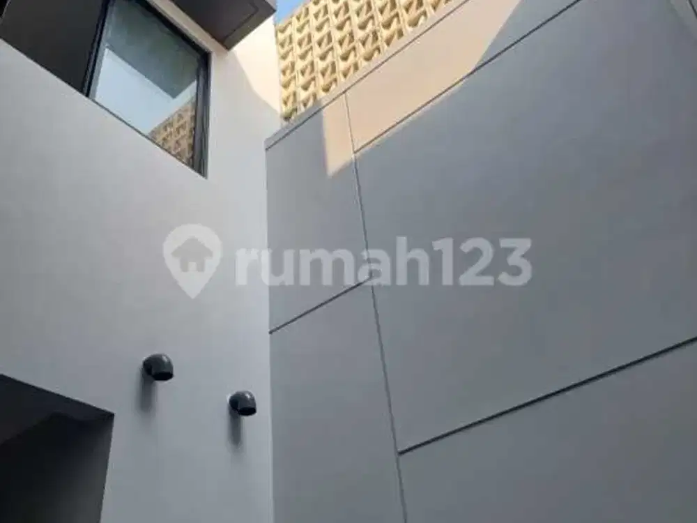 Dijual Rumah Baru dengan Design Khusus di Kuningan Village Pik2