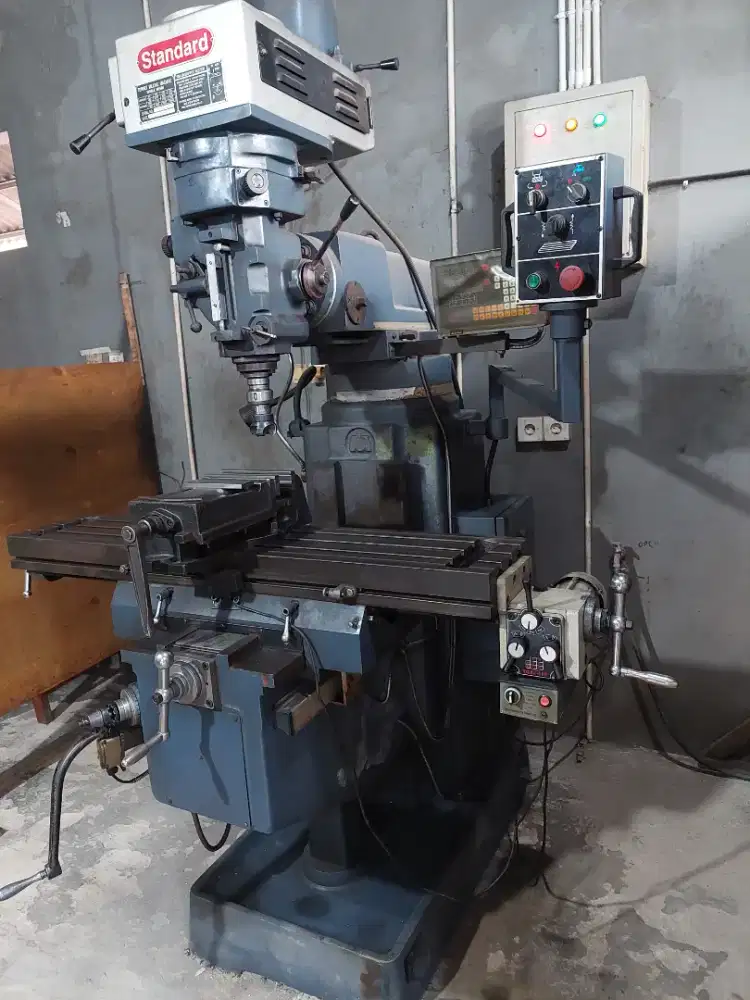 Mesin Milling SM 5 NT40 Merk Standard