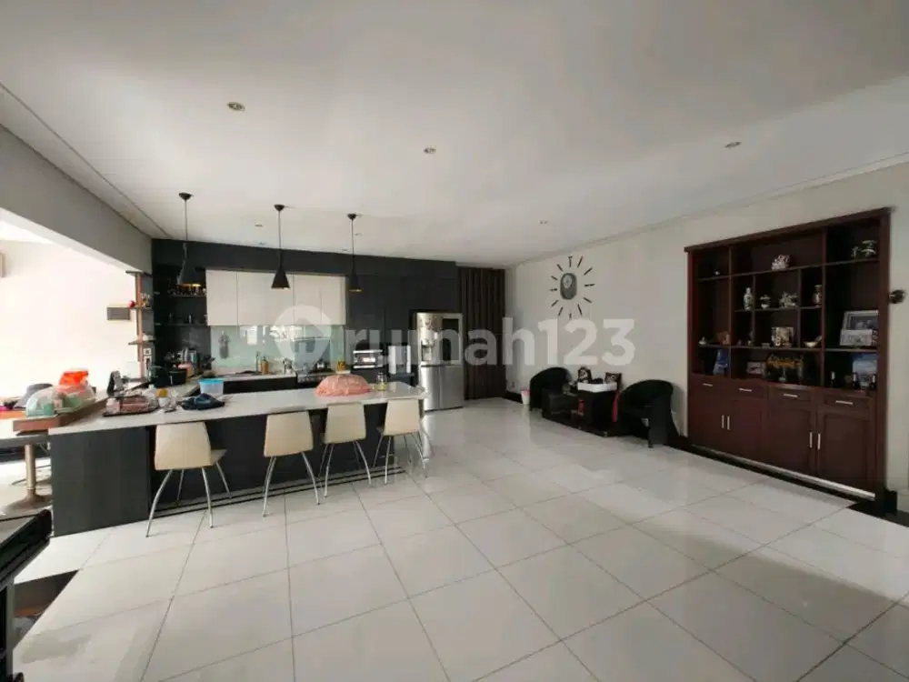 Rumah Mewah 2 Lantai di Permata Buana, Hunian Nyaman.