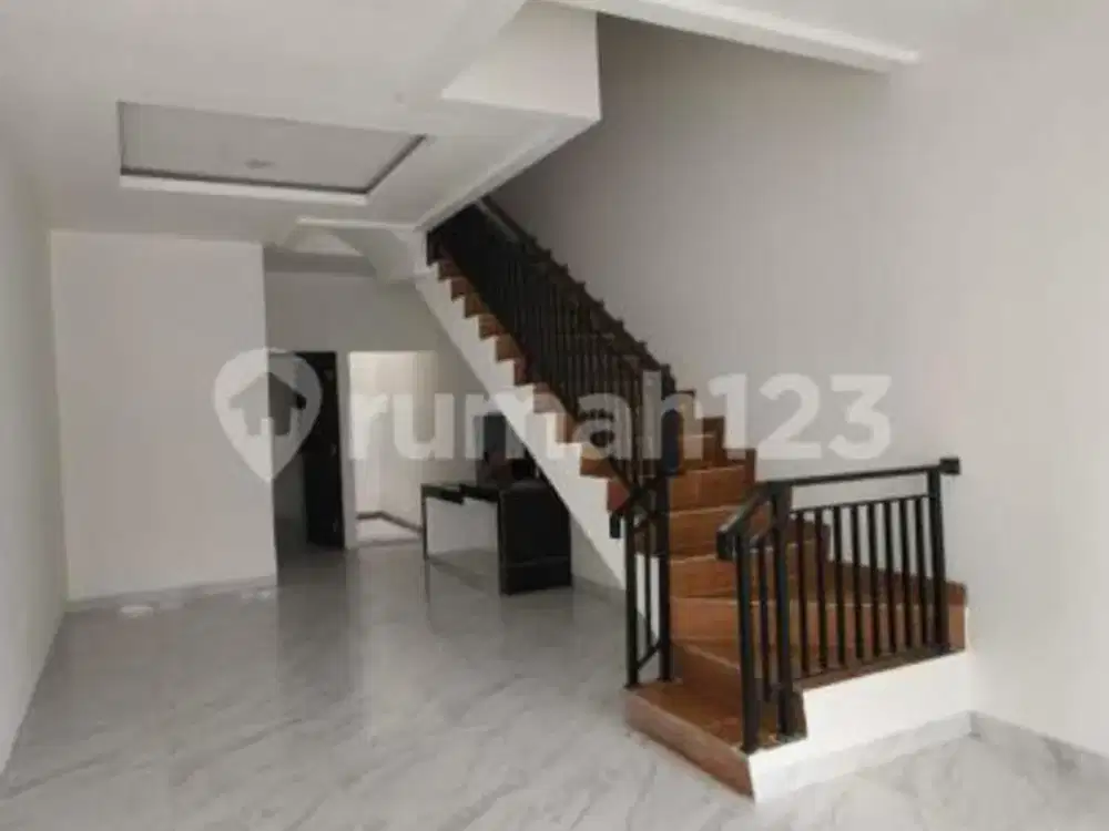 Dijual Rumah Baru 3 Lantai di Jakarta Barat Lokasi Strategis