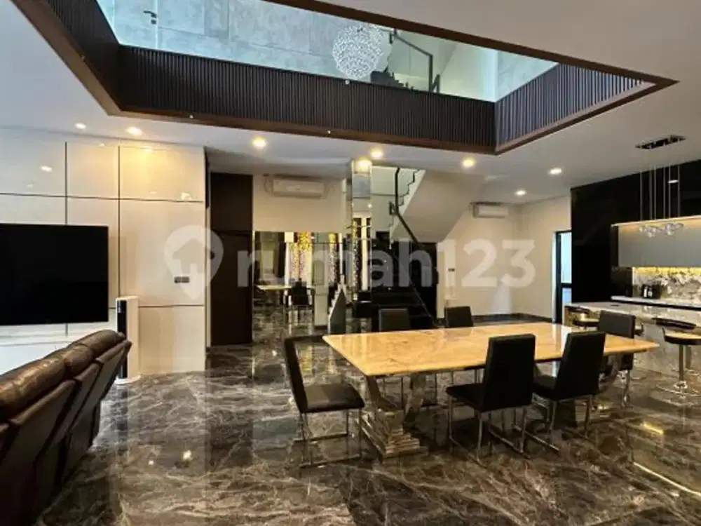 Dijual Rumah Mewah Casagoya 3 Lantai Siap Huni