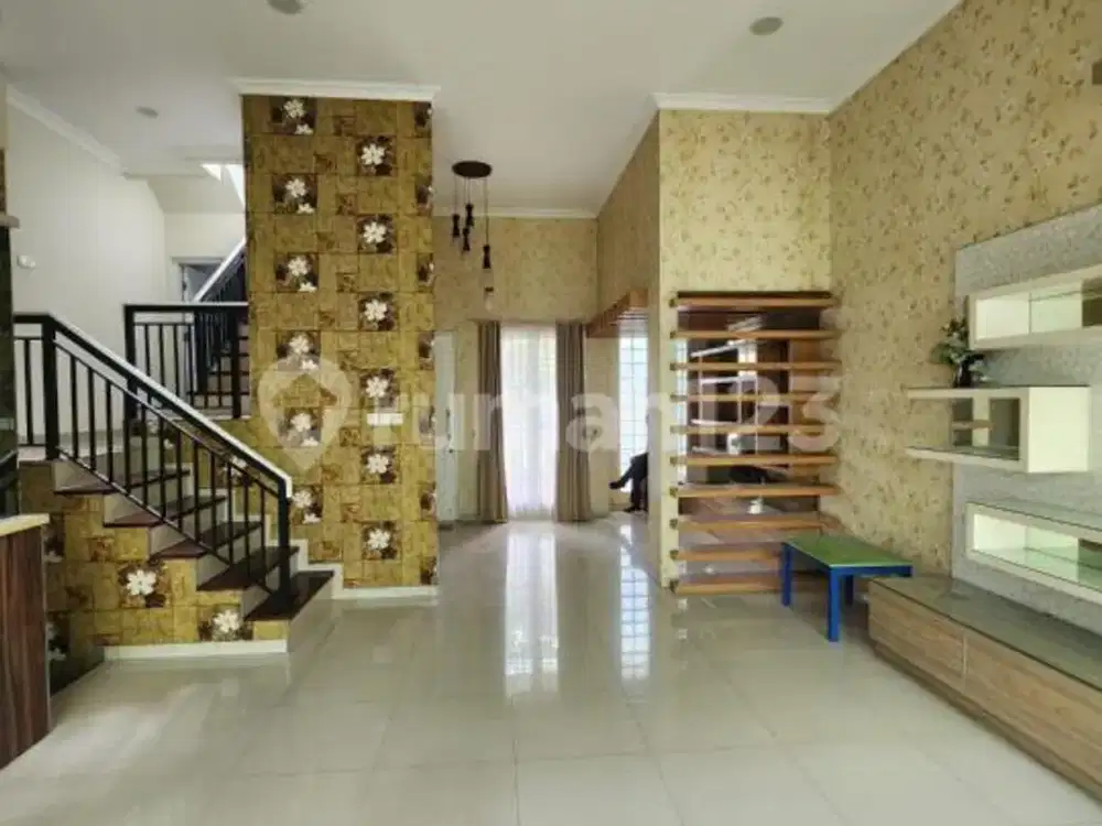 Dijual Rumah Mewah 3 Lantai di Permata Buana
